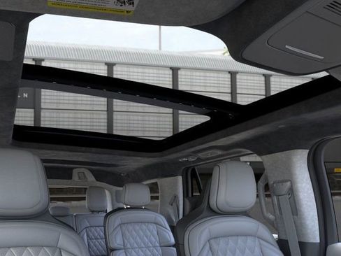 New 2026 Lincoln Navigator Black Label w/ Black Label Special Edition AWD/4WD image 23