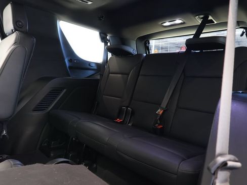 Used 2022 Chevrolet Tahoe Z71 w/ Luxury Package AWD/4WD image 24