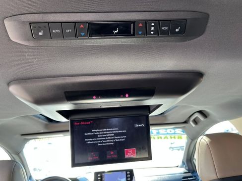 Used 2021 Toyota Sienna Limited image 42