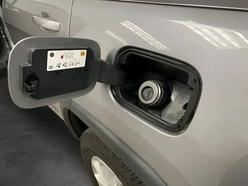 Used 2021 Jeep Grand Cherokee Laredo RWD image 29