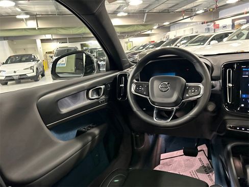 Certified 2023 Volvo C40 P8 Recharge Ultimate image 23