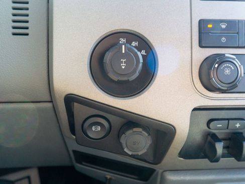 Used 2015 Ford F250 XLT w/ XLT Interior Package image 24