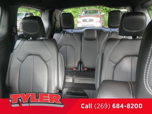 New 2027 Chrysler Pacifica Select FWD image 38