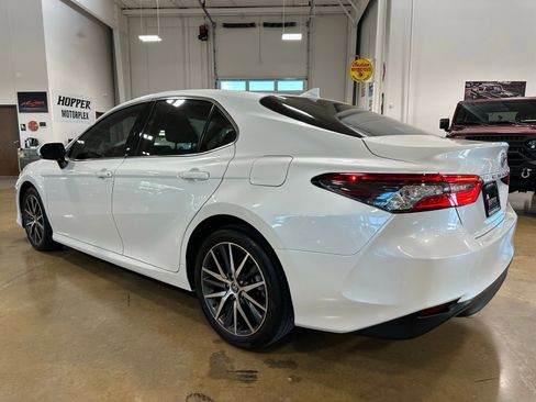 Used 2024 Toyota Camry XLE image 6