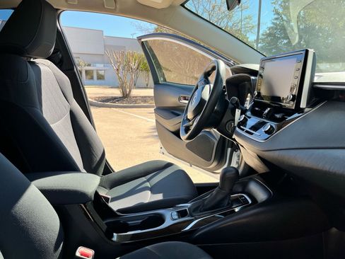 Used 2021 Toyota Corolla LE image 18