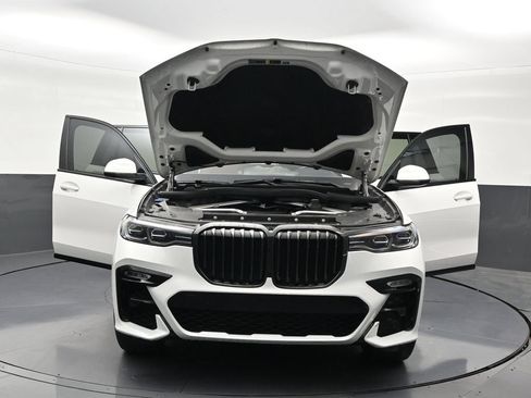 Used 2022 BMW X7 xDrive40i w/ M Sport Package AWD/4WD image 37