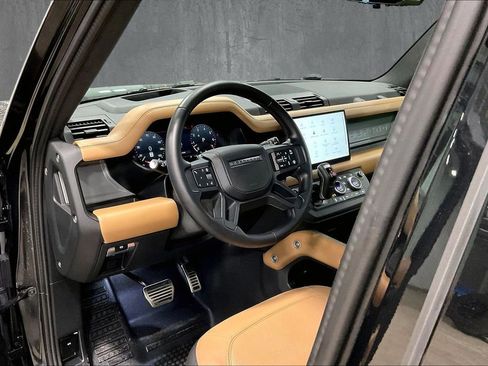 Used 2025 Land Rover Defender 110 V8 AWD/4WD image 17