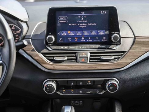 Used 2024 Nissan Altima 2.5 SV FWD image 14