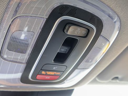 Used 2025 Hyundai Elantra Limited FWD image 18