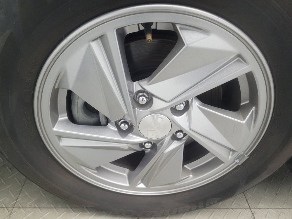 Used 2024 Hyundai Elantra SE FWD image 31