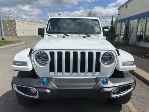 Used 2022 Jeep Wrangler Unlimited Sahara w/ Cold Weather Group image 9