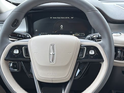 Used 2023 Lincoln Aviator AWD w/ Premium Package image 10