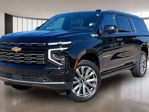 Used 2025 Chevrolet Suburban High Country AWD/4WD image 1