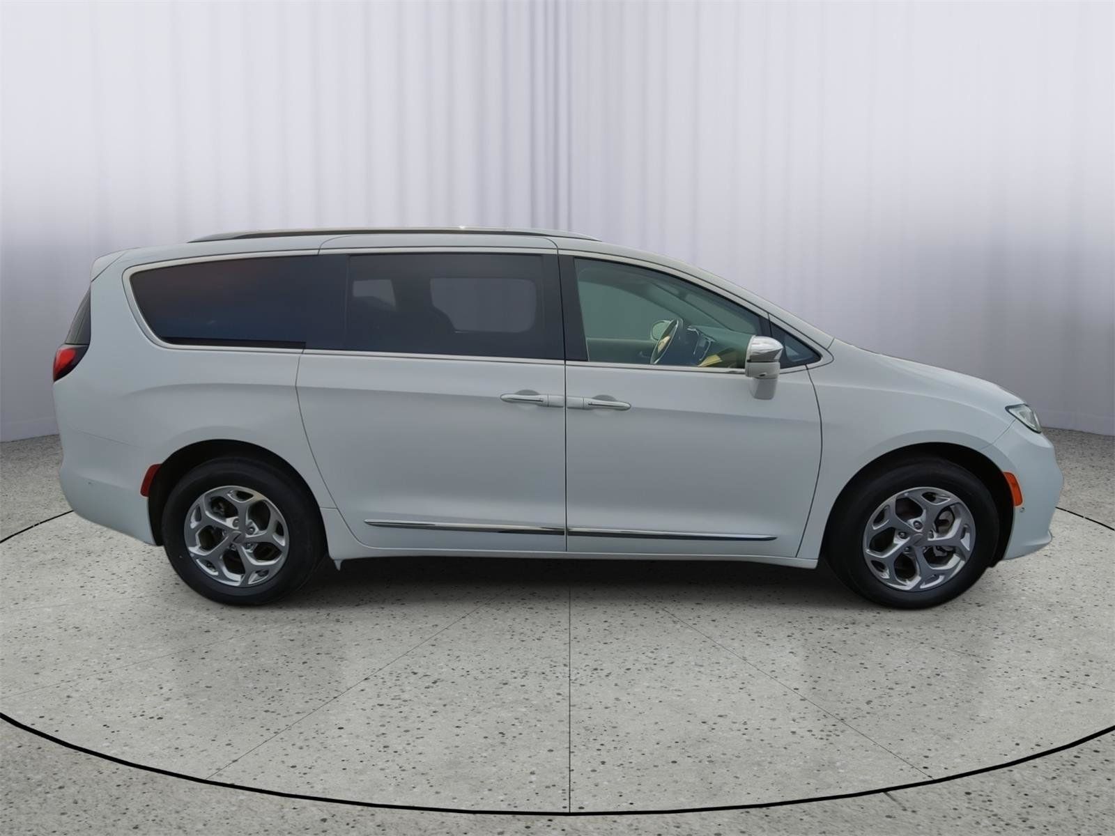 Used 2021 Chrysler Pacifica Limited w/ Premium & Safety Sphere Group AWD/4WD image 5