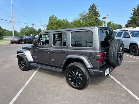 Used 2025 Jeep Wrangler Unlimited Sahara AWD/4WD image 4