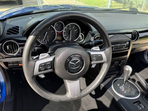 Used 2006 MAZDA MX-5 Miata Sport w/ Appearance Pkg RWD image 30