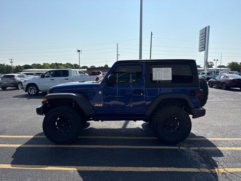 Used 2019 Jeep Wrangler Sport AWD/4WD image 6