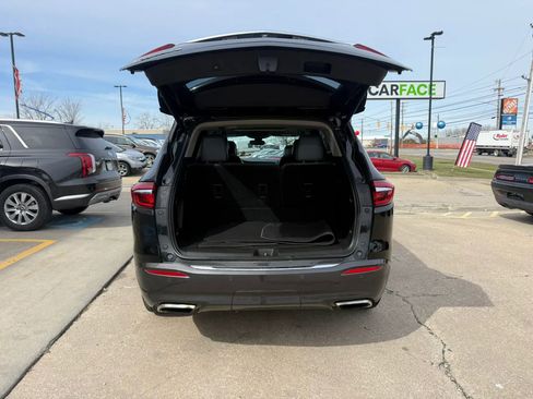 Used 2020 Buick Enclave Premium w/ Sun and Sites Package image 12