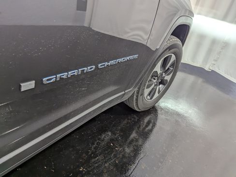 Used 2023 Jeep Grand Cherokee 4WD 4xe image 6