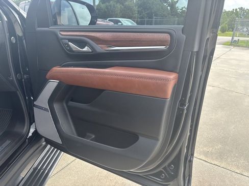 Used 2024 GMC Yukon XL Denali Ultimate image 17