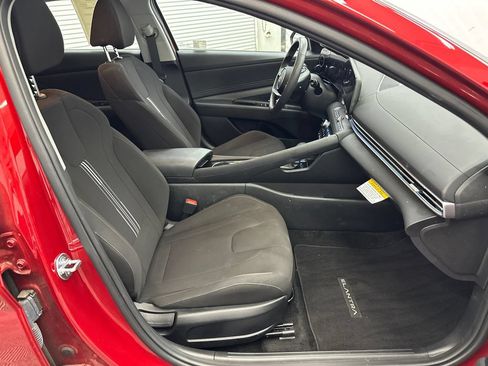 Used 2025 Hyundai Elantra SEL w/ Cargo Package FWD image 13
