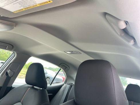 Used 2018 Toyota Camry LE FWD image 31