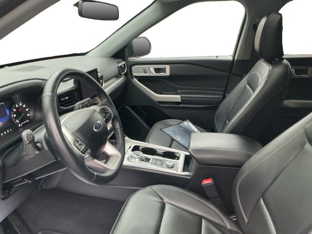 Used 2024 Ford Explorer XLT w/ Equipment Group 202A AWD/4WD image 10