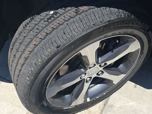 New 2026 Jeep Grand Cherokee Limited AWD/4WD image 32