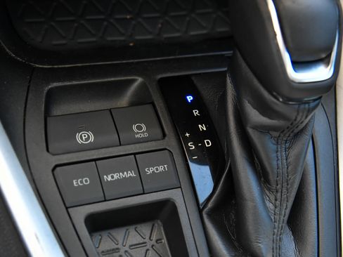 Used 2020 Toyota RAV4 XLE Premium FWD image 26