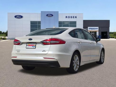 Used 2020 Ford Fusion SE FWD image 3