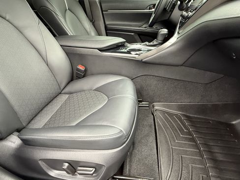 Used 2020 Toyota Camry XSE image 14