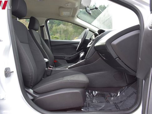 Used 2018 Ford Focus SE w/ Cold Weather Package image 23