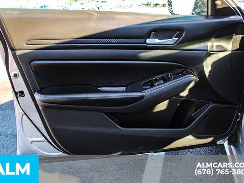 Used 2024 Nissan Altima 2.5 SV image 36