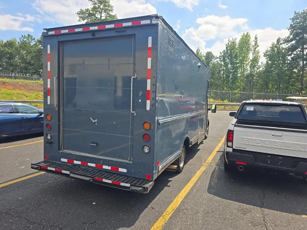 Used 2022 Ford Transit 350 DRW RWD image 4
