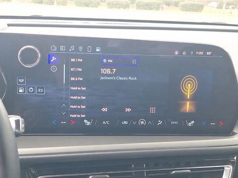 Used 2025 Chevrolet Traverse LT image 43