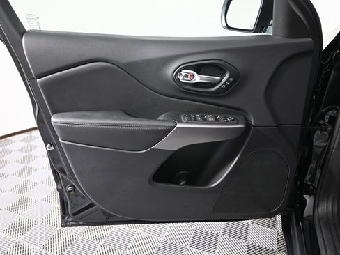 Used 2022 Jeep Cherokee Limited image 18