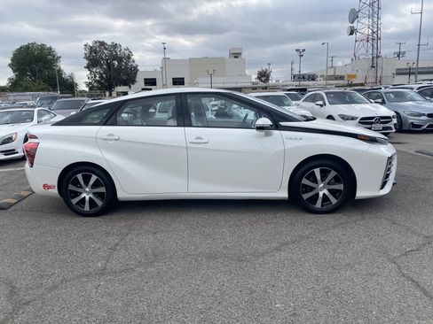 Used 2018 Toyota Mirai image 5