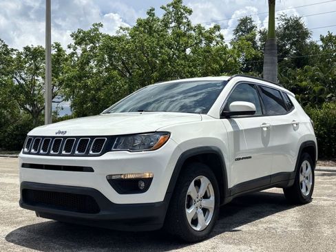 Used 2018 Jeep Compass Latitude w/ Popular Equipment Group FWD image 2