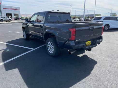 Used 2024 Toyota Tacoma SR5 AWD/4WD image 5