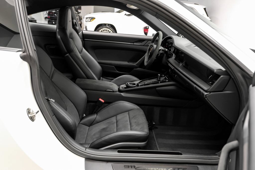Used 2024 Porsche 911 Carrera GTS RWD image 31