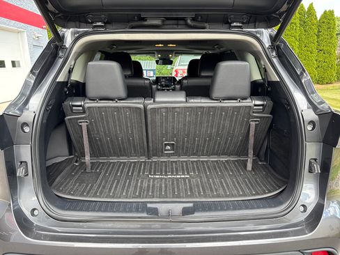 Used 2020 Toyota Highlander XLE AWD/4WD image 5