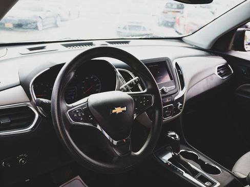 Used 2020 Chevrolet Equinox LS image 2