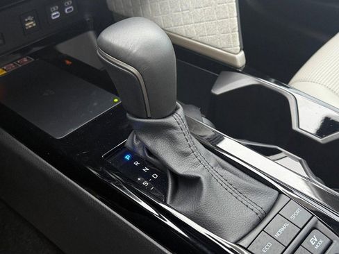 Used 2025 Toyota Camry XLE w/ Premium Package image 21