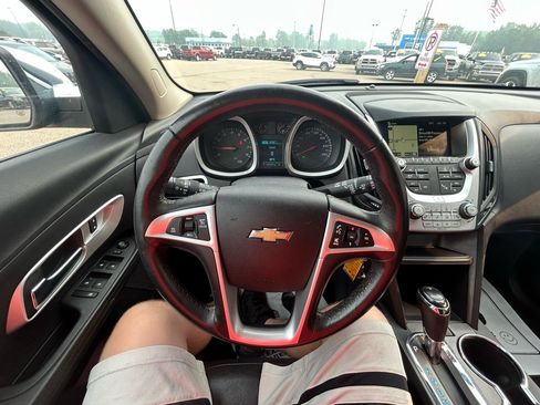 Used 2017 Chevrolet Equinox Premier w/ Enhanced Convenience Package FWD image 31