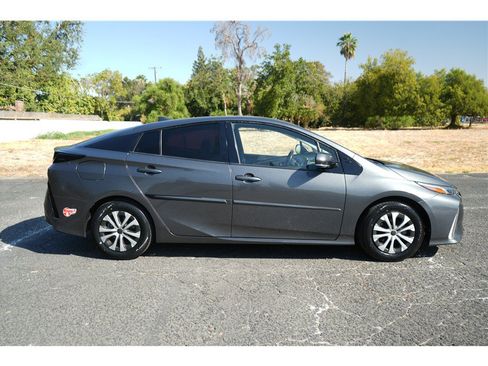 Used 2017 Toyota Prius Prime Premium w/ Carpet Mat Package FWD image 8