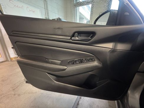 Used 2026 Nissan Altima 2.5 SV FWD image 18