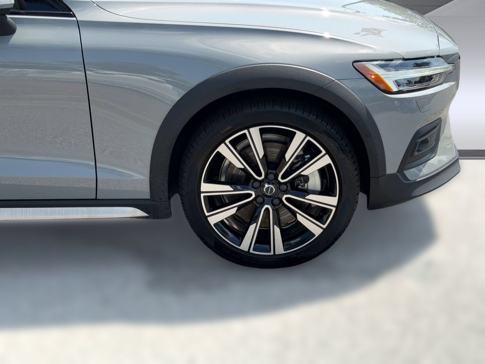 Certified 2025 Volvo V60 B5 Cross Country Ultra AWD/4WD image 13