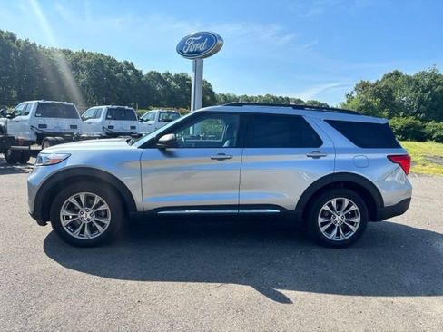 Used 2023 Ford Explorer XLT w/ Equipment Group 202A AWD/4WD image 2
