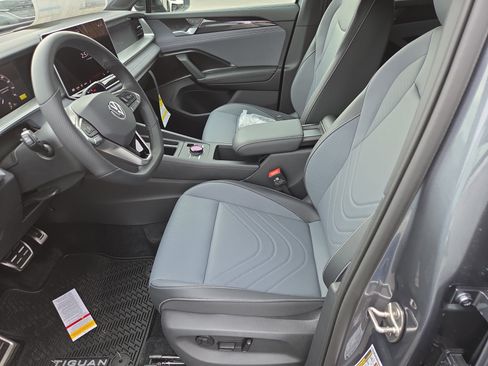 New 2026 Volkswagen Tiguan SE R-Line image 4