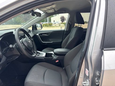 Used 2025 Toyota RAV4 XLE AWD/4WD image 11